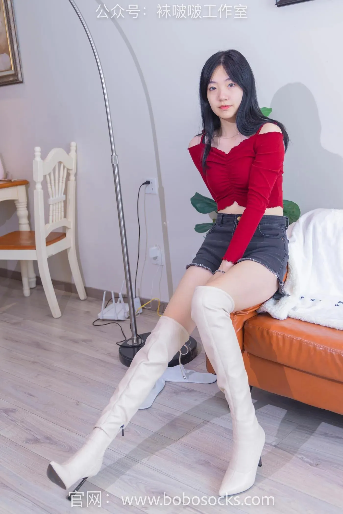 [BoBoSocks袜啵啵]NO.120 小甜豆-高跟长靴、白棉袜、裸足 [170P]插图9